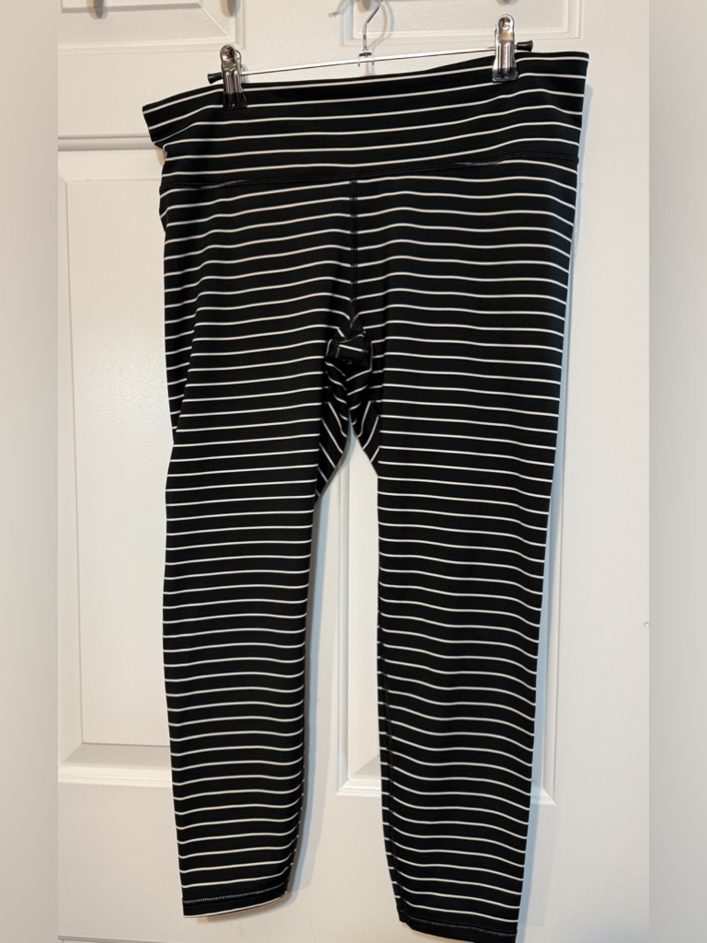 Black & White Striped Women's Leggings - Classic High-Rise